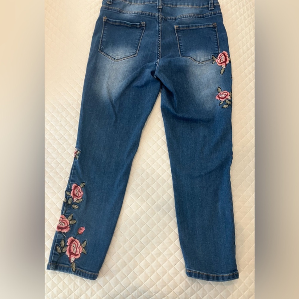 SANDPIPER ROSE EMBROIDERED ANKLE JEANS - Picture 2 of 4